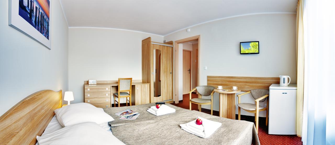 Osrodek Wypoczynkowy Varsowia Hotel เมียนซีวอเจีย ภายนอก รูปภาพ